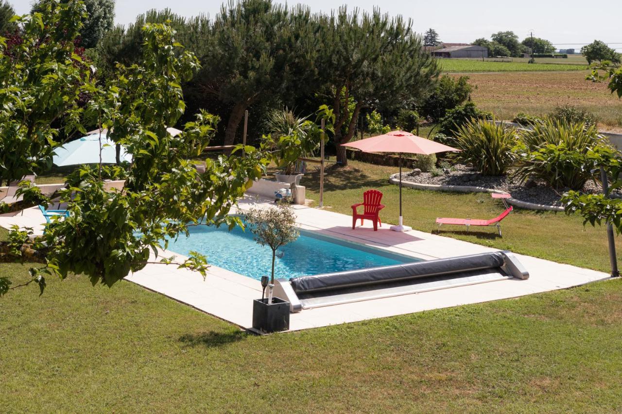 Gite 4 Personnes Avec Piscine Entre Saintes Et Royan Balanzac Exterior foto