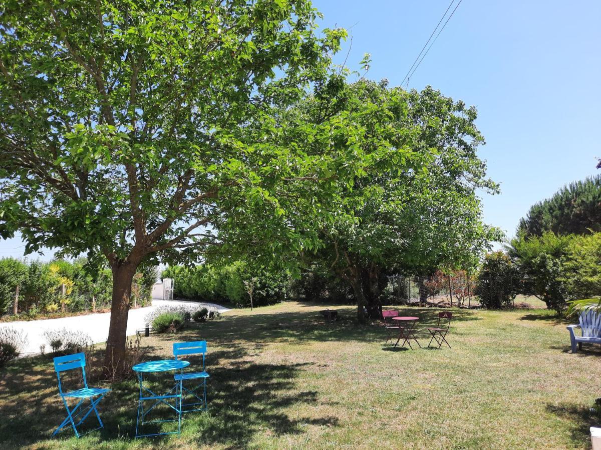 Gite 4 Personnes Avec Piscine Entre Saintes Et Royan Balanzac Exterior foto